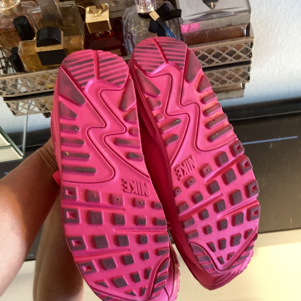 Nike Air Max hot pink. Size 6.5Y. Fits like a 6 womens - Picture 3 of 5